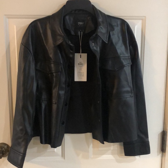 BLACK COOL JACKET WITH FRONT POCKETS - Picture 3 of 7